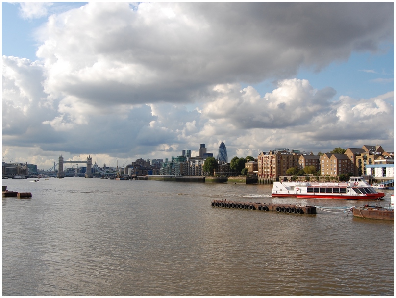 647_thames_r_glasses_05.jpg